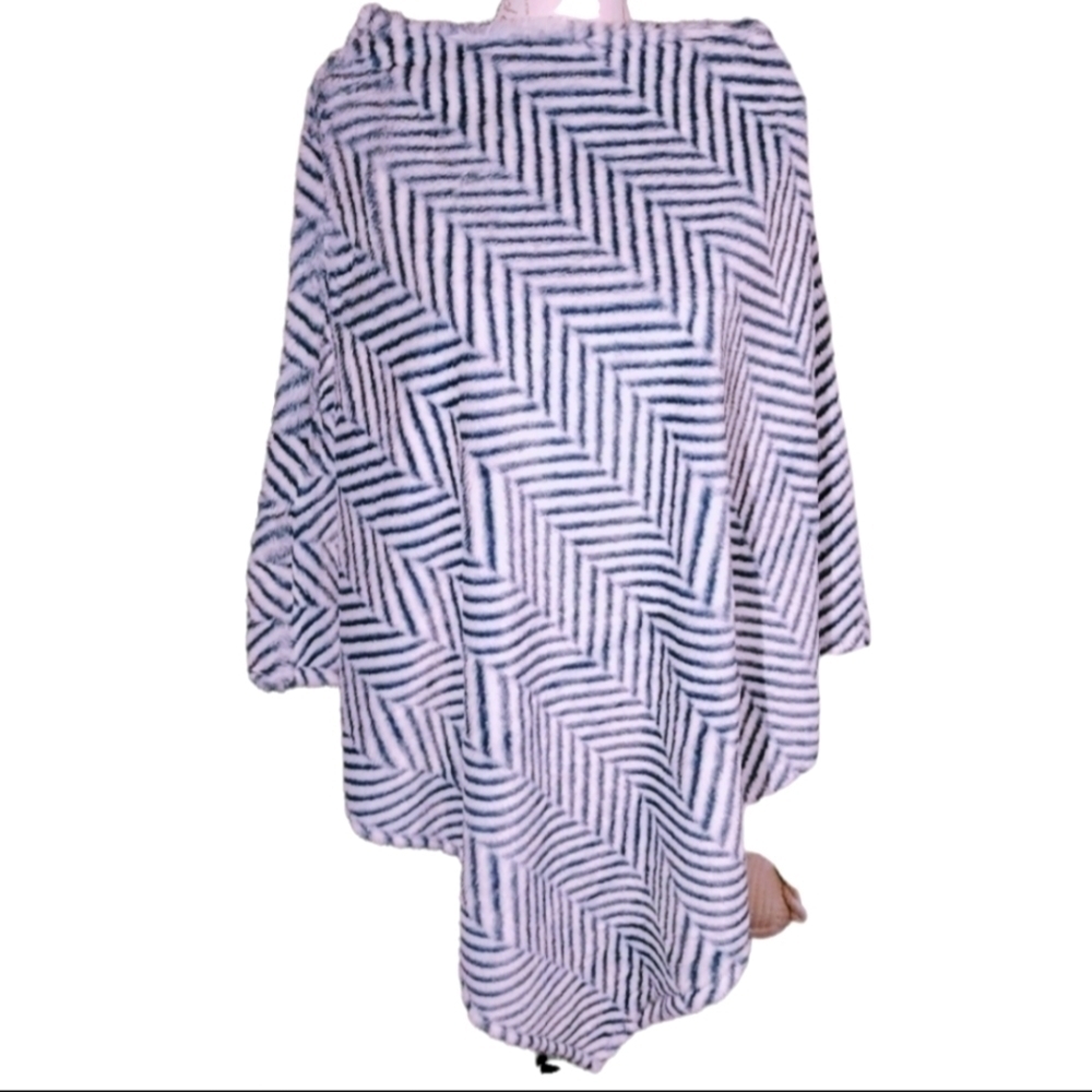 LIB Faux Fur Poncho NWT